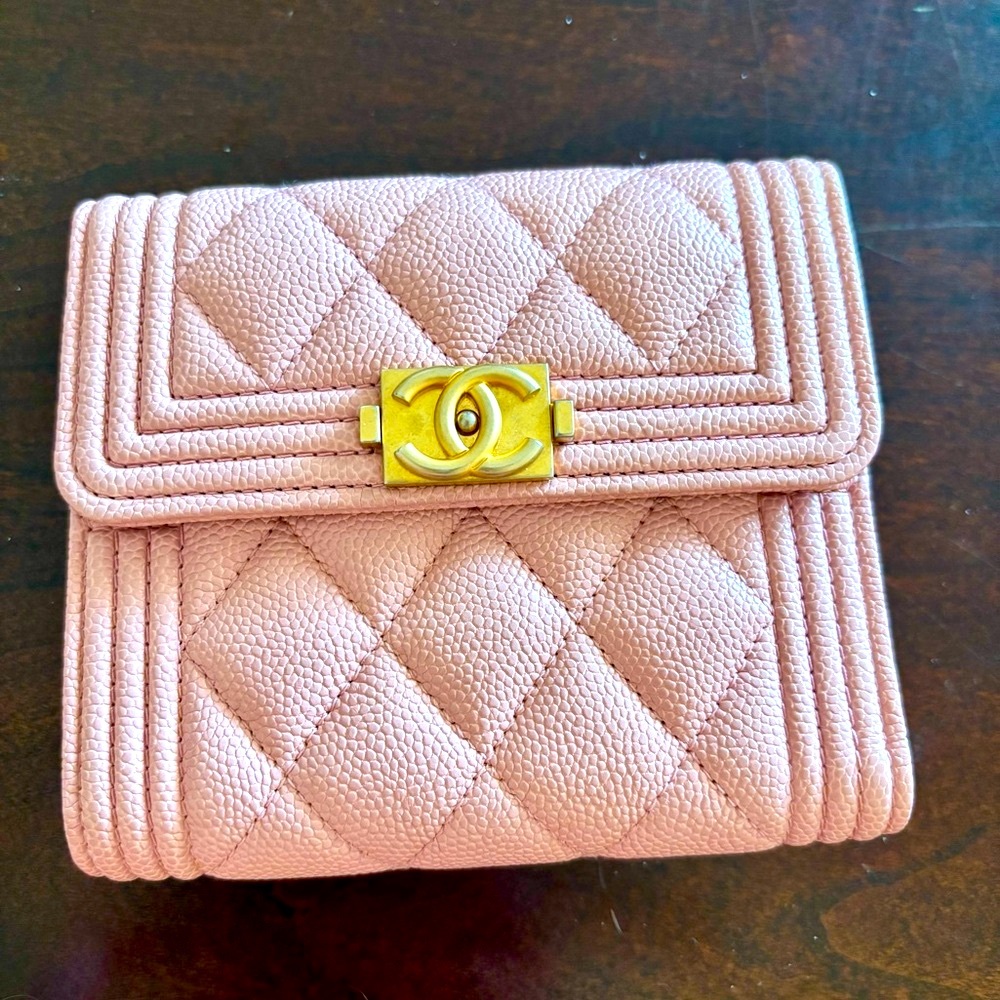 LAST CHANCE ‼️Chanel Caviar Quilted Boy Compact Wallet Pink